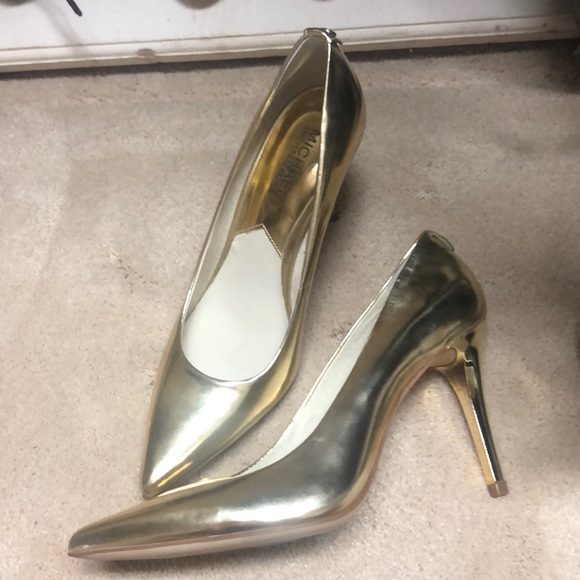 Shoes - Picture 2 of 5